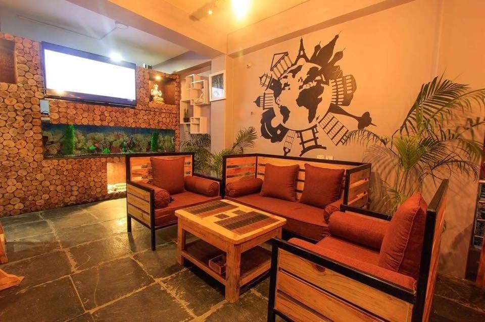 Paila Hostel Lakeside Pokhara Eksteriør bilde
