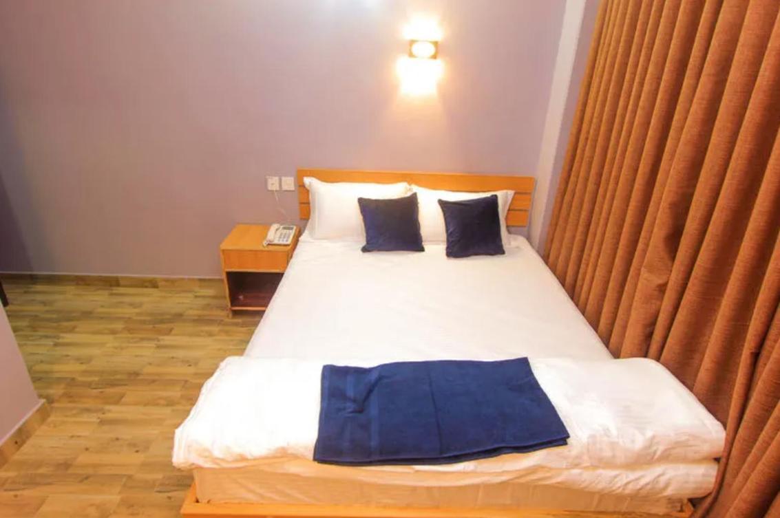Paila Hostel Lakeside Pokhara Eksteriør bilde